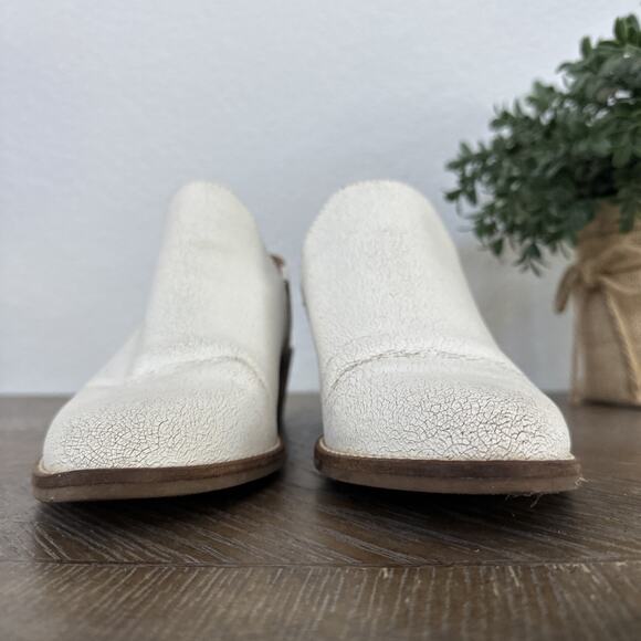 Lucky Brand Womens White Crackled Leather V-cut Ankle Booties Boots Size 7 Shoes - Picture 3 of 9